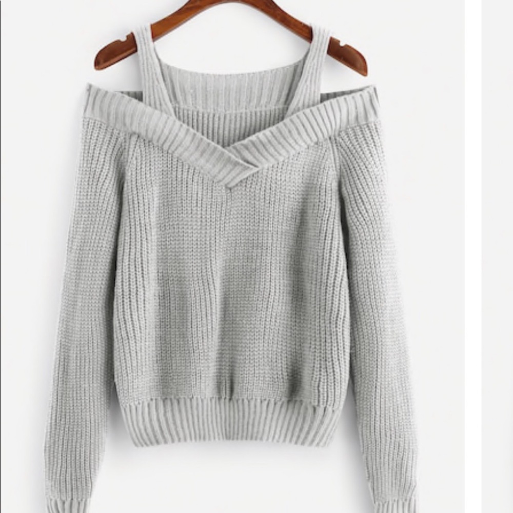 Cold shoulder sweater size medium. Like new